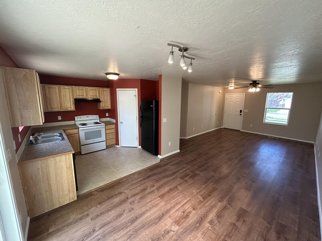 Building Photo - 9612 W Hearthside Dr