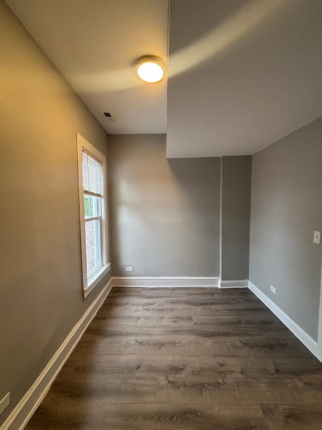 Foto del edificio - 1355 E 76th St