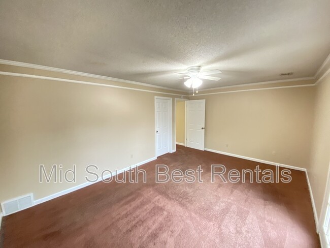 Building Photo - 5798 Plum Valley Dr