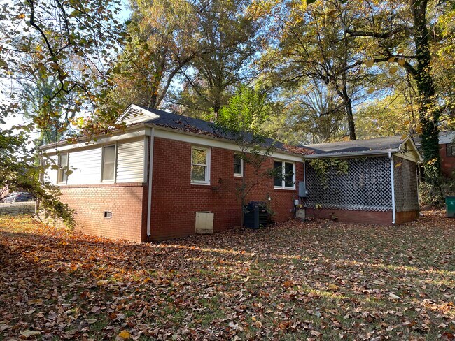 Building Photo - 2844 Royston Rd