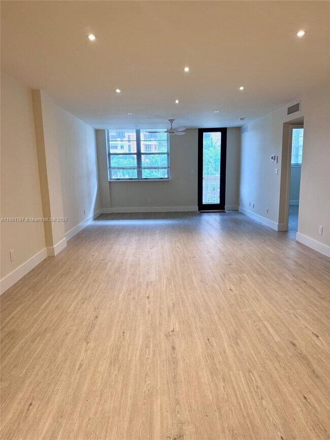 Foto del edificio - 90 Edgewater Dr