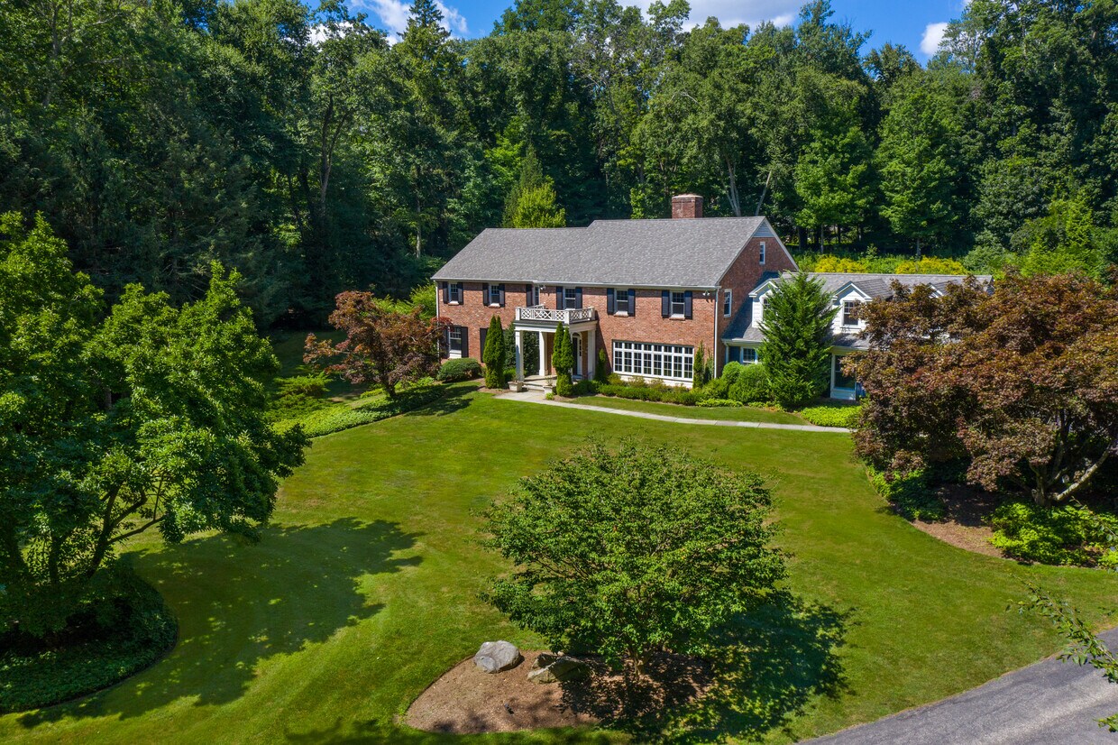 Primary Photo - 61 Winding Ln
