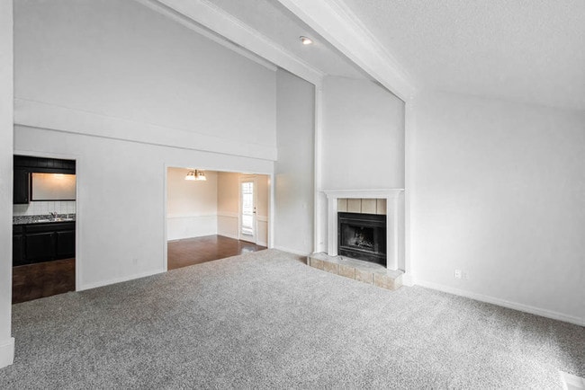 Building Photo - 637 Earthside Dr