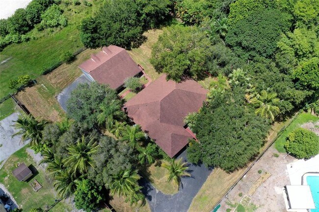 Building Photo - 16900 SW 59th Ct