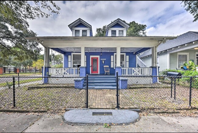 Building Photo - Fully-Furnished Studio in Historic Springf...