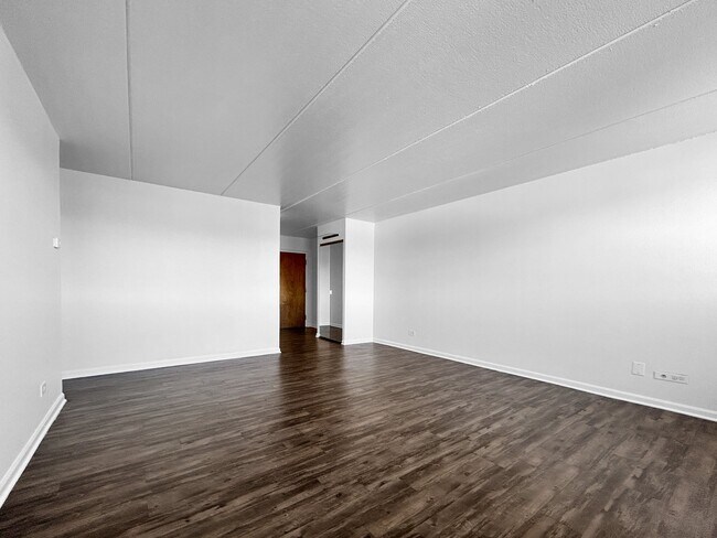 Foto del edificio - 5011 Valley Ln