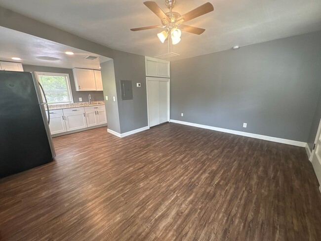 Foto del edificio - 408 3rd Ave NW
