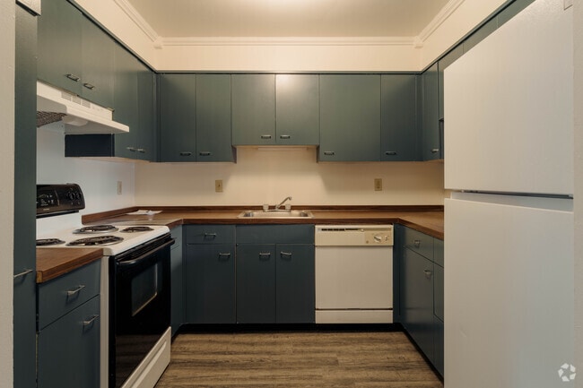 3BR, 2BA - Edinboro Portfolio