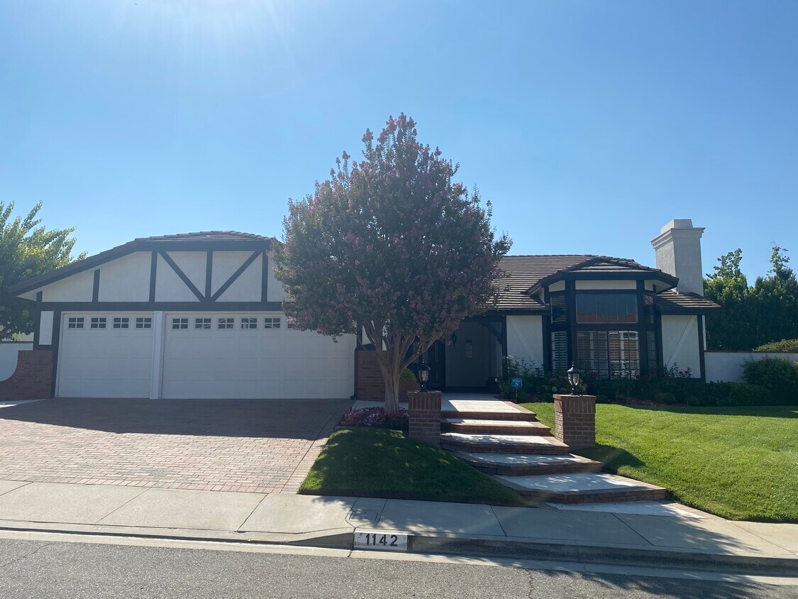 Primary Photo - 1142 Earlham Ct
