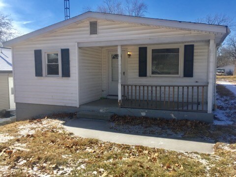 Foto del edificio - Large 3 Bedroom with 2 Car Garage