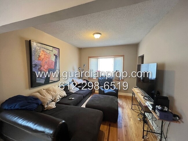 Building Photo - House Available October 1, Updated Kitchen...
