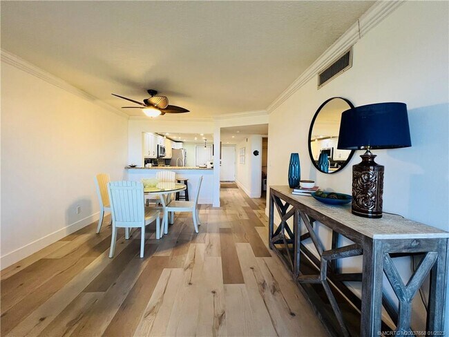 Building Photo - 10044 S Ocean Dr