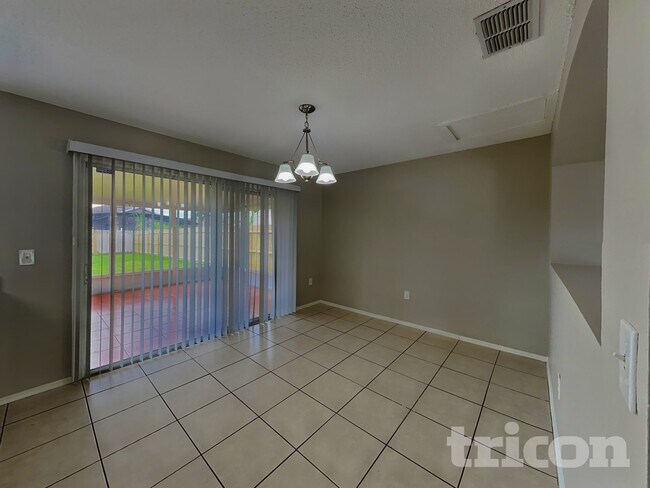 Foto del edificio - 1227 Carey Glen Cir