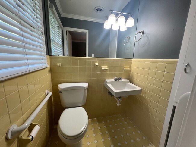 Foto del edificio - 726 E Magnolia Ave