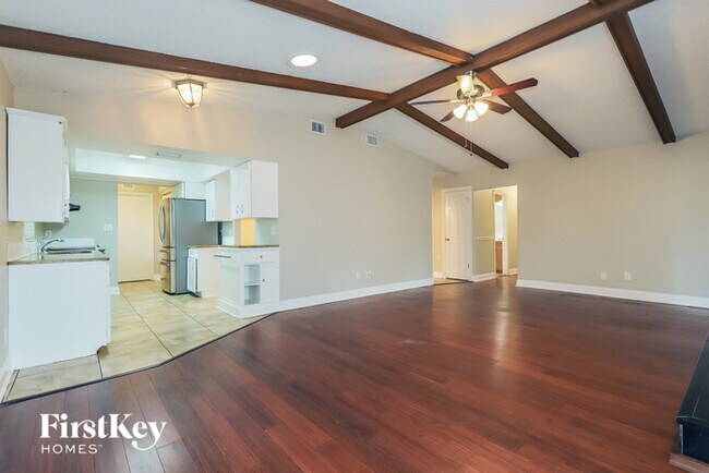 Foto del edificio - 1120 Brandon Lakes Ave
