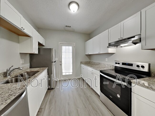 Building Photo - 8616 Thomas Ln