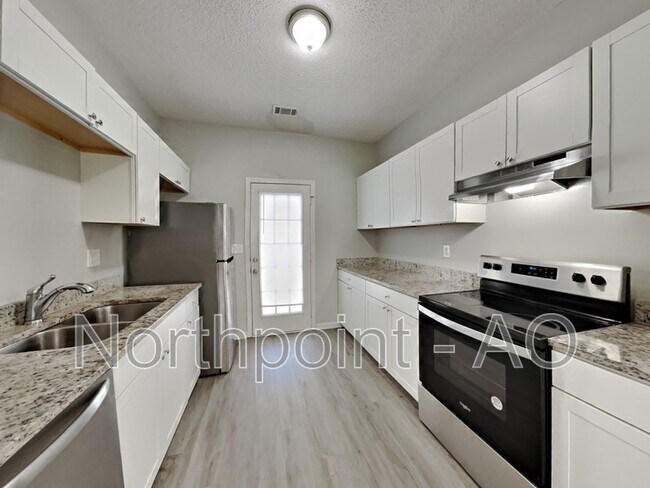 Foto del edificio - 8616 Thomas Ln