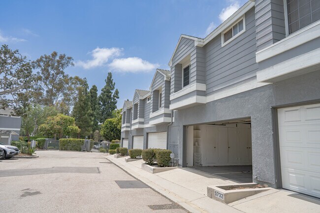 Building Photo - 5734 Canterbury Dr