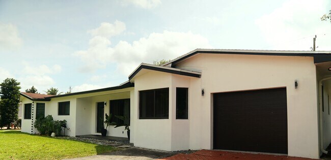 Foto del edificio - 1410 NW 192nd St