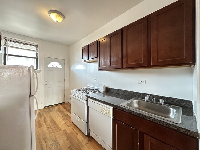 Foto del edificio - 828 W Waveland