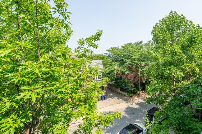 Building Photo - 280 Manning Ave