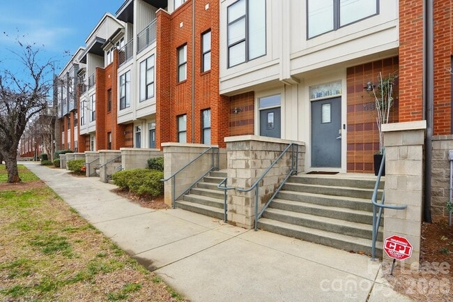 Building Photo - 440 N McDowell St