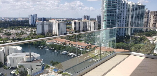 Foto del edificio - 19707 Turnberry Way