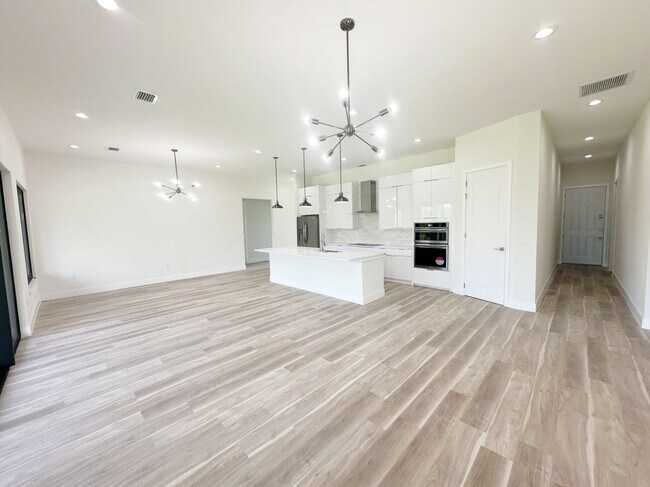 Foto del edificio - 15561 Aldama Cir