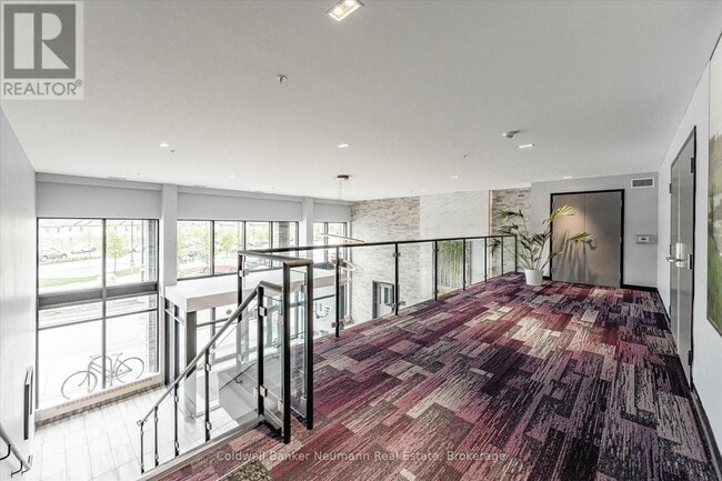 Building Photo - 35 Kingsbury Square