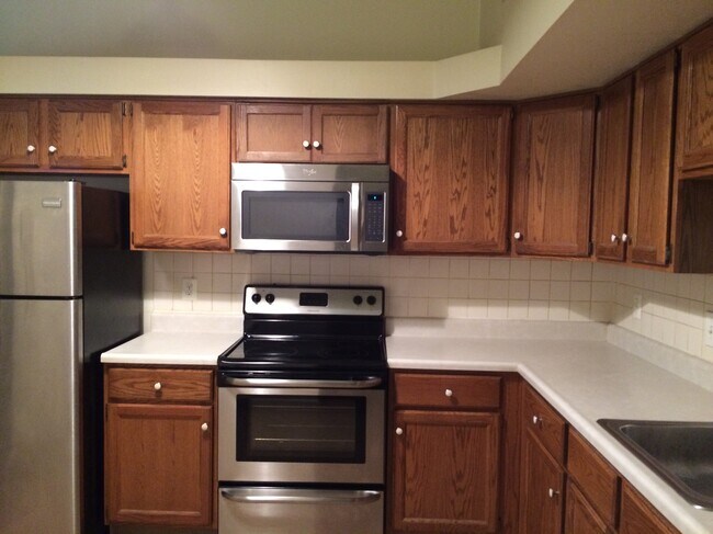 kitchen - 19257 Surrey Ln