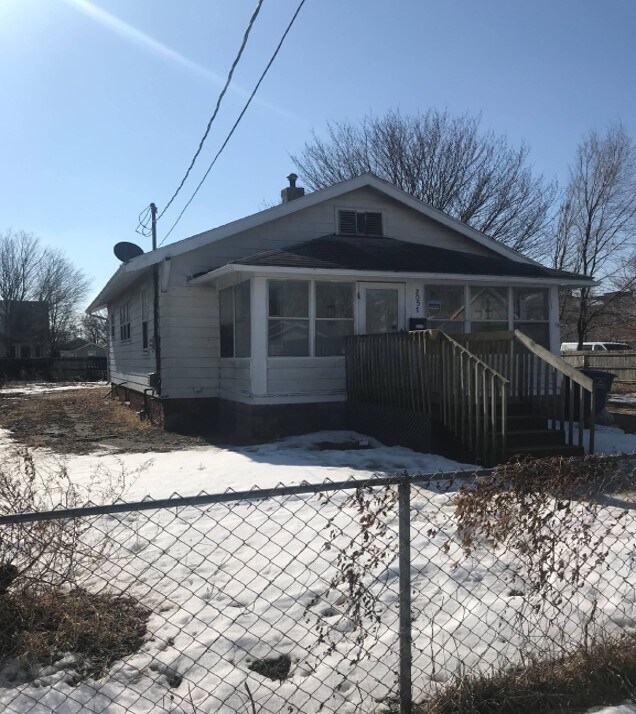 2057 Lyon St, Des Moines, IA 50317 House Rental in Des Moines, IA