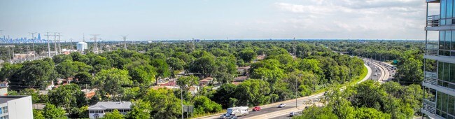 Foto del edificio - 9715 Woods Dr