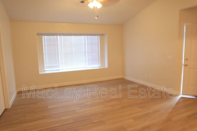 Foto del edificio - 860 N McQueen Rd