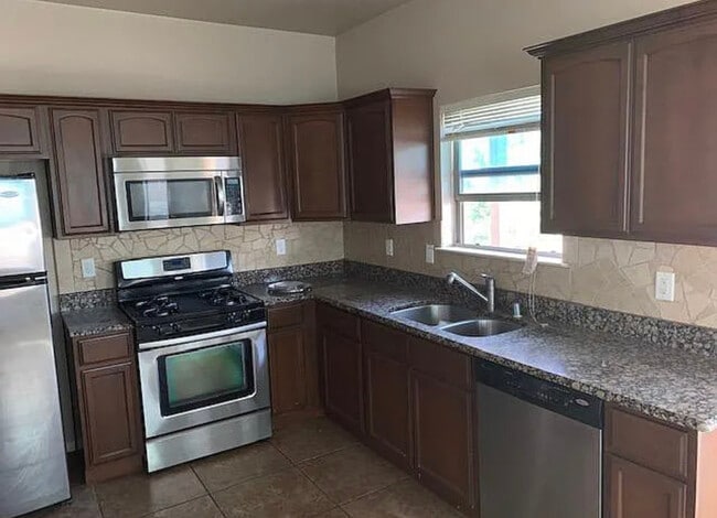 Building Photo - 14207 North Point Ave