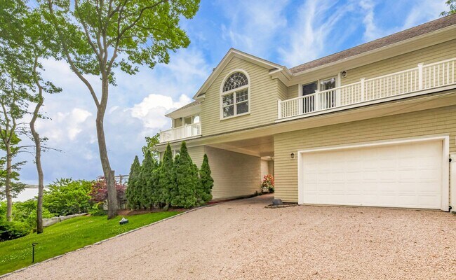 Building Photo - 11 Bay View Dr