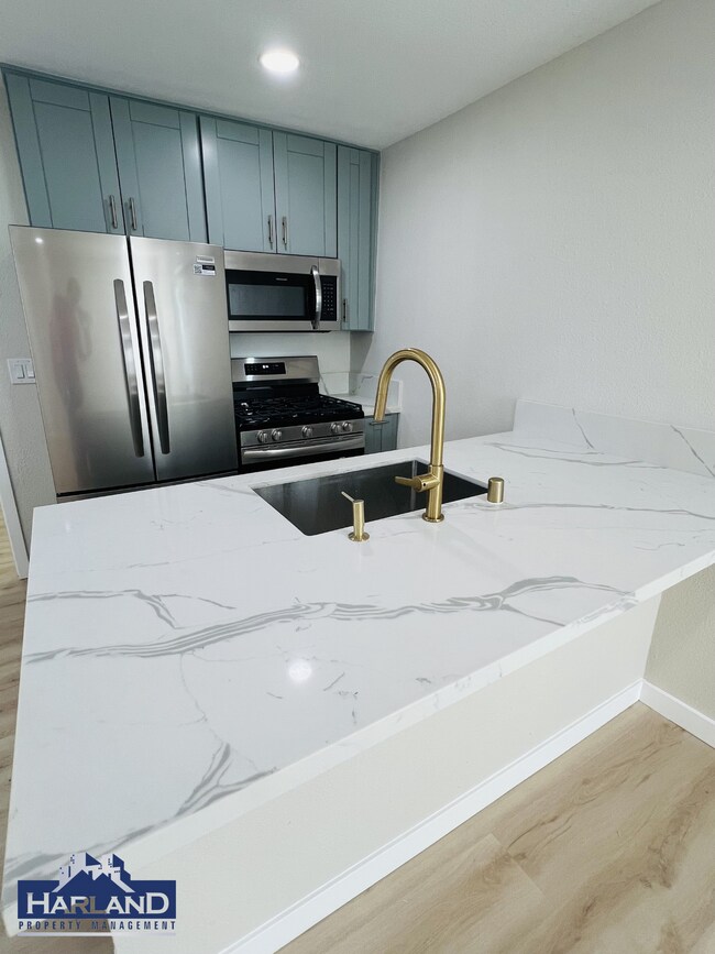 Foto del edificio - 3845-3851 Menlo Avenue - 3849-