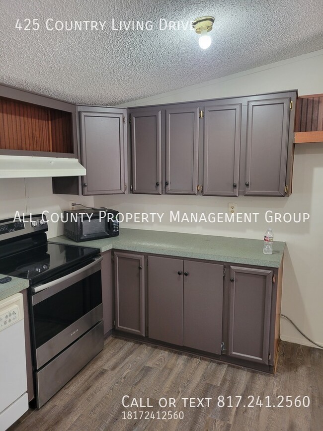 Building Photo - 425 Country Living Dr
