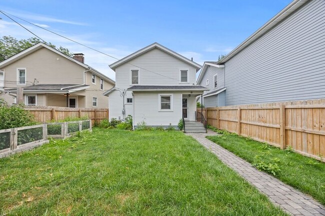 Building Photo - 1549 Meadow Rd