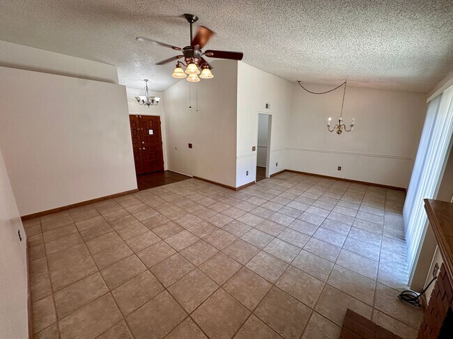 Foto del edificio - 6410 Kettle Peak Pl
