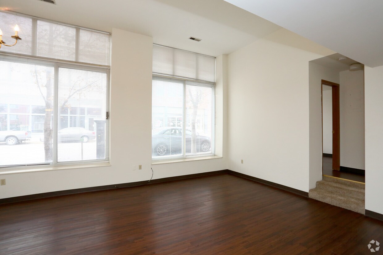 Foto principal - Drake Plaza Apartments