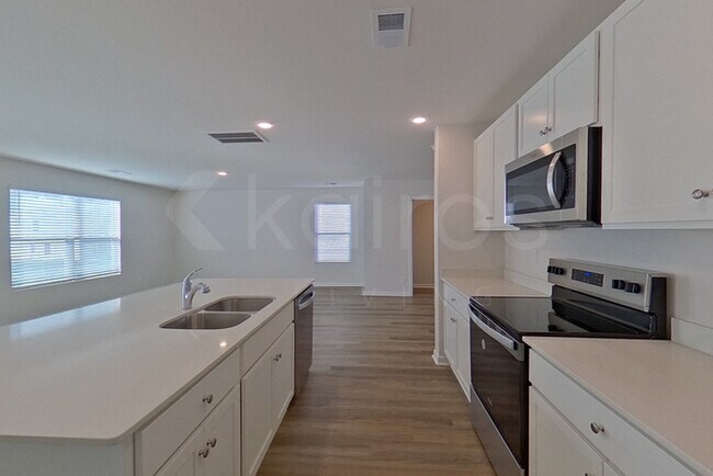 Building Photo - 124 Inez Ave