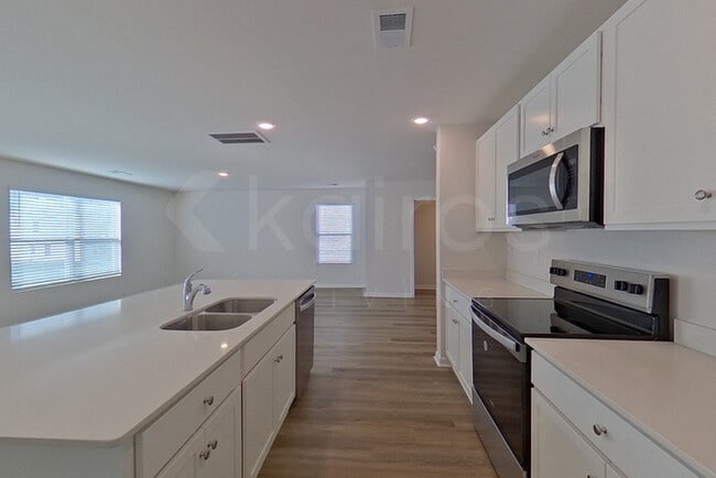 Foto del edificio - 124 Inez Ave