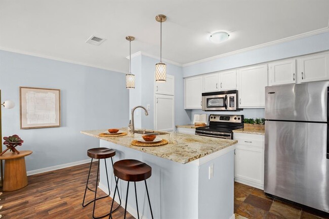 Building Photo - 8888 Tallwood Dr