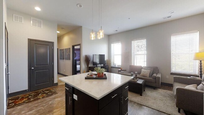 Foto del edificio - Beautiful Loft Apartment in the Heart of D...