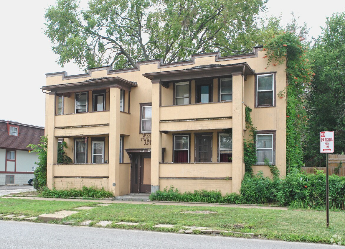 715 SW 12th St, Topeka, KS 66612 Apartments in Topeka, KS