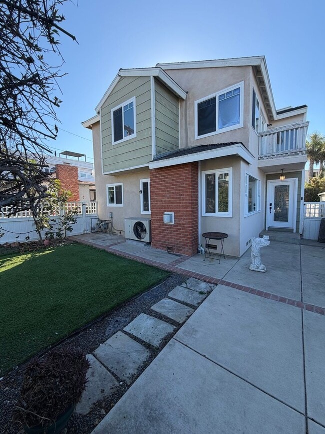 Building Photo - 731-33.5 Beryl St