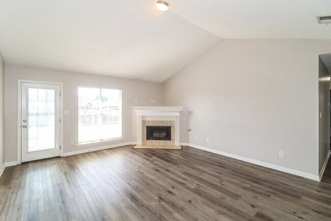 Foto del edificio - 6443 White Hawk Ln