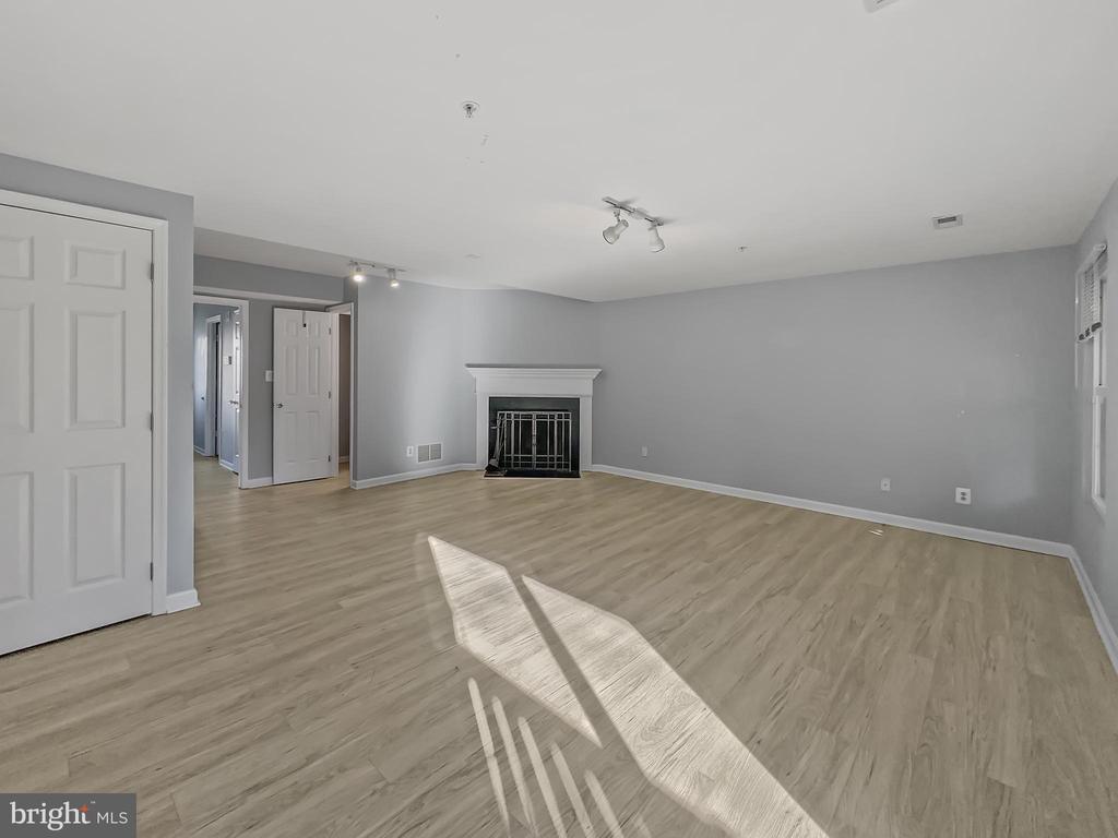 Primary Photo - 2570 Ambling Cir