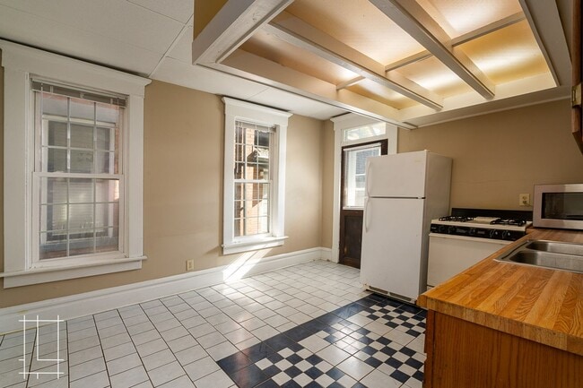 Building Photo - 860-862-862 Dennison Ave