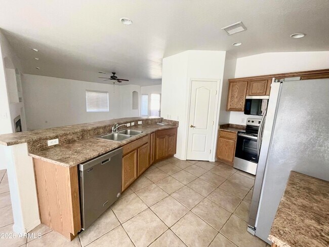 Building Photo - 4981 E Catalina Ct